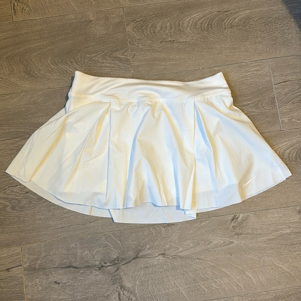 Nik Dri-Fit White Tennis Skirt